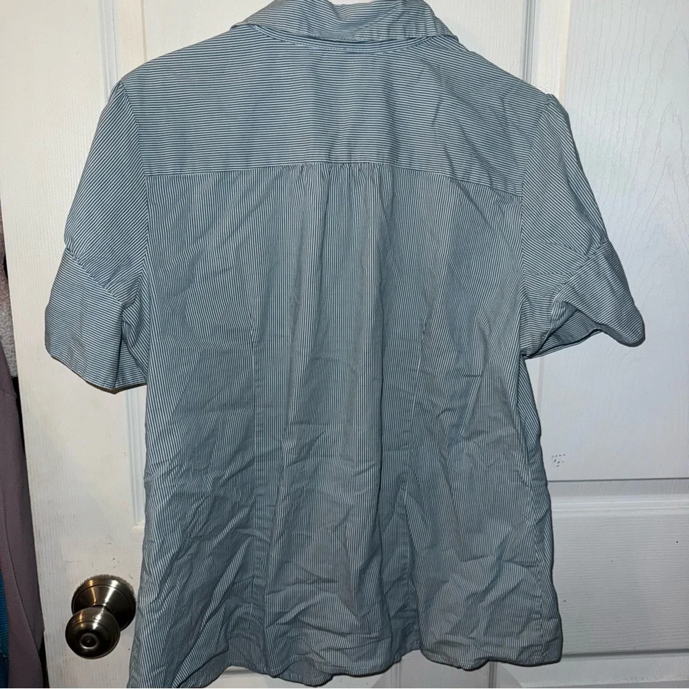 Apt. 9 Women’s Gray Button Down Shirt - Picture 5 of 5